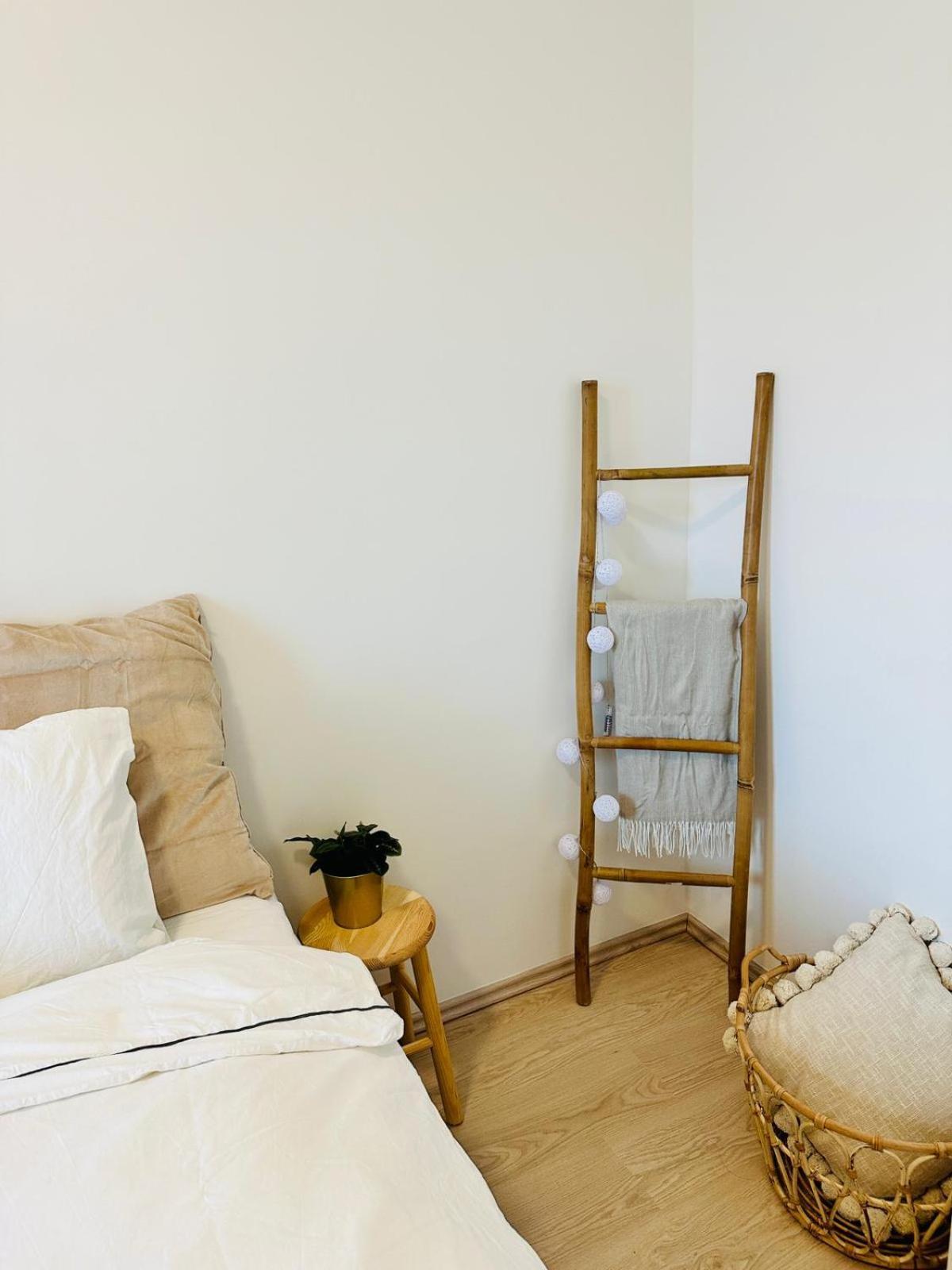 Cozy And Unique Apartment Near Train Station Bratislava Eksteriør bilde